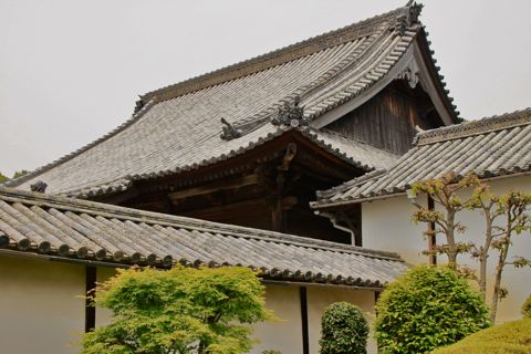 西寺本堂の屋根